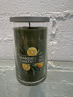 Load image into Gallery viewer, Yankee Candle /WoodWick(Yankee Candle Company)-Crackles as it burns
