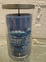 Load image into Gallery viewer, Yankee Candle /WoodWick(Yankee Candle Company)-Crackles as it burns
